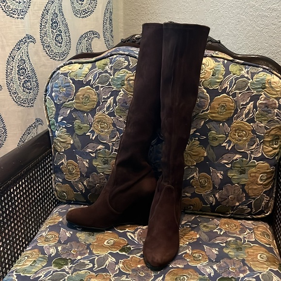 Stuart Weitzman knee high suede wedge boots made in Spain never worn, runs small - Picture 3 of 7
